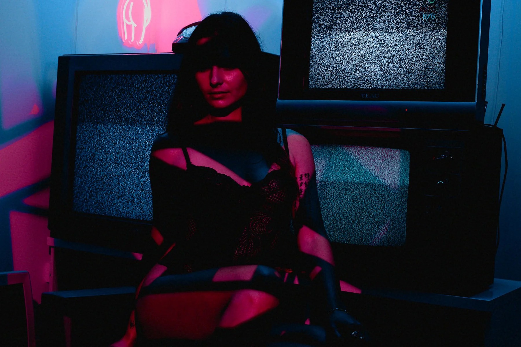 Saskia boudoir session — frame 14