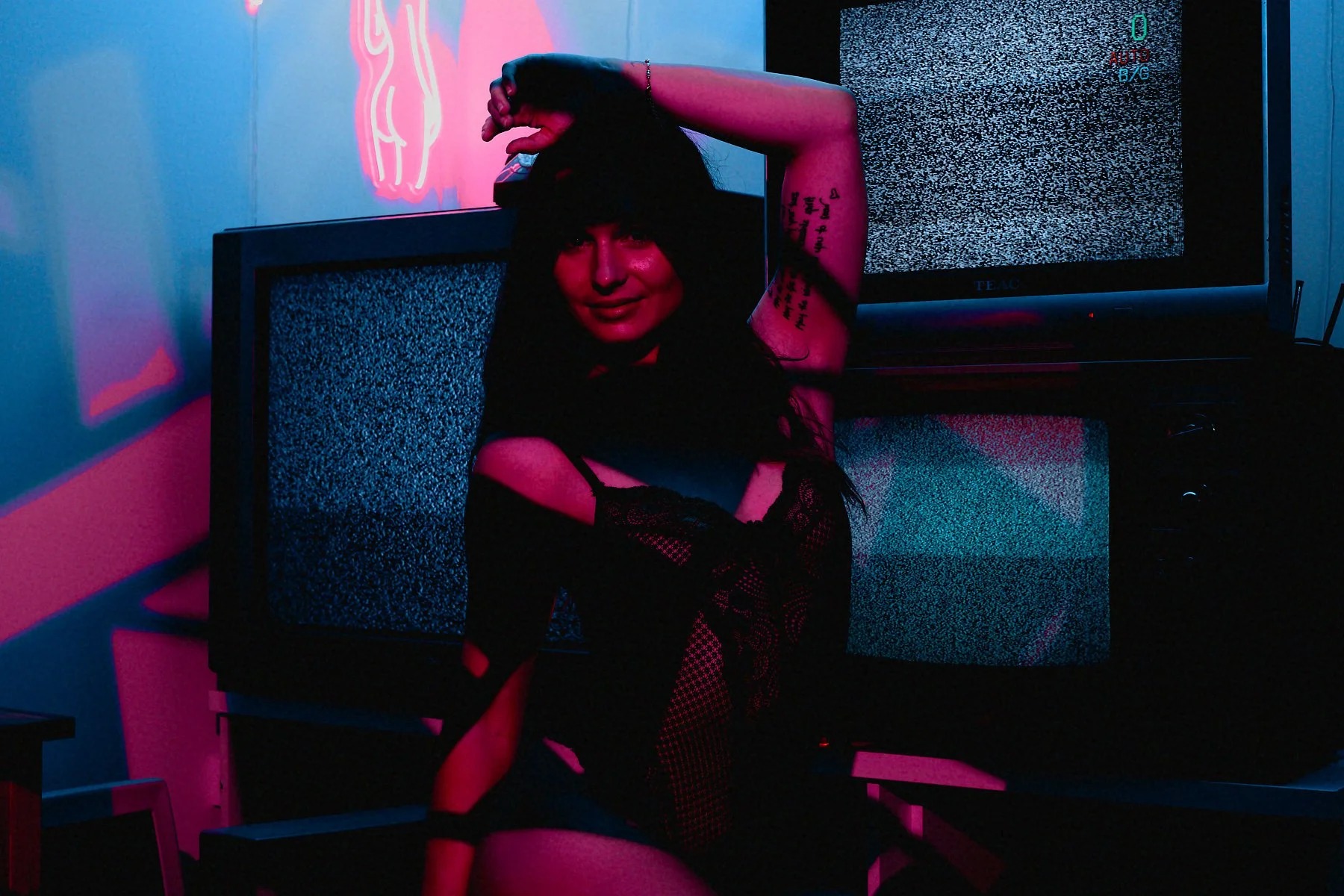 Saskia boudoir session — frame 17